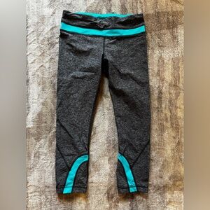 lululemon athletica Gray & Teal Cropped Leggings